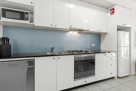 A Comfy For 5 Next To Darling Harbour Apartment *