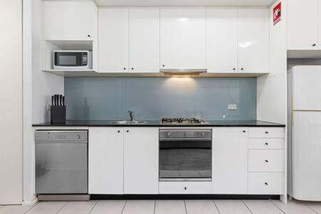 A Comfy For 5 Next To Darling Harbour Apartment