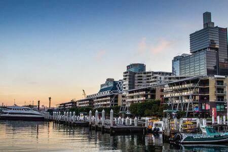 A Comfy For 5 Next To Darling Harbour Apartment