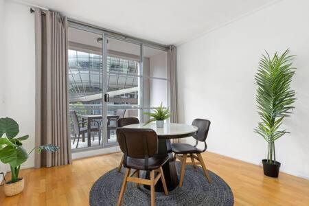 A Comfy For 5 Next To Darling Harbour *