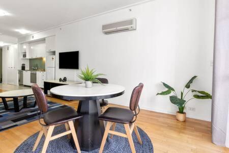 Apartment A Comfy For 5 Next To Darling Harbour Sydney